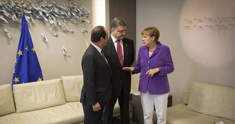 Hollande, Merkel, Poroshenko discuss preparations for Normandy format summit on Ukraine